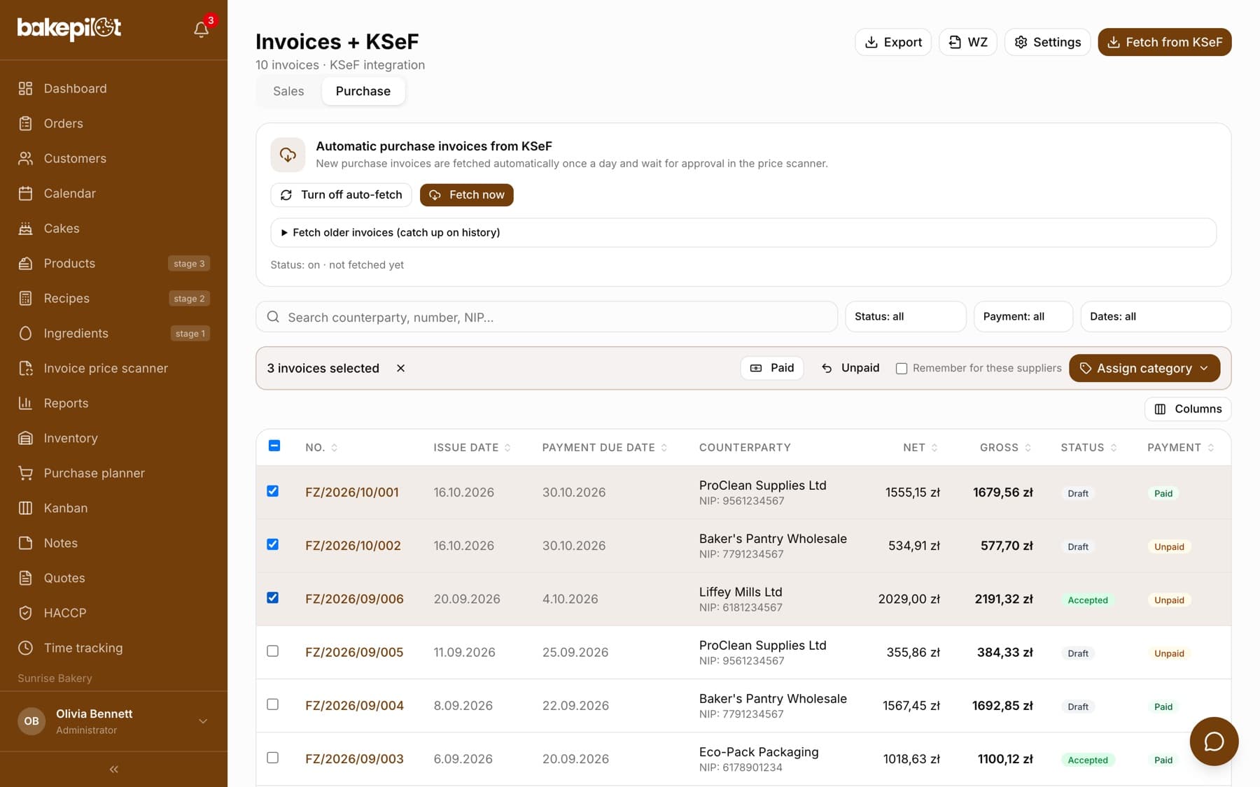 The purchase invoice list with three selected rows and the 3 invoices selected bar with the Paid and Unpaid buttons, the Remember for these suppliers option and the Assign category button