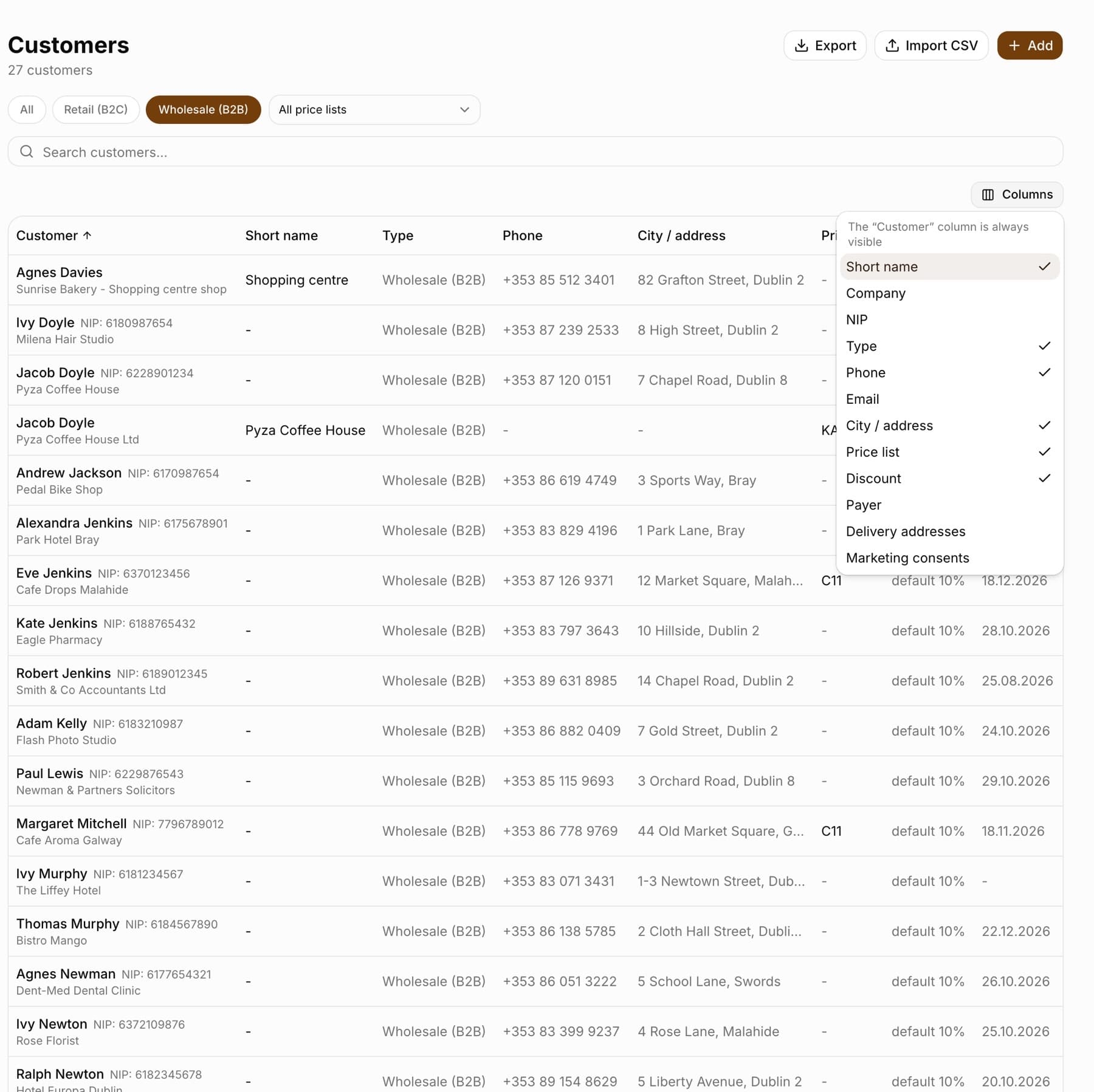 Wholesale customer list with Short name, Price list and Discount columns and the Columns menu open