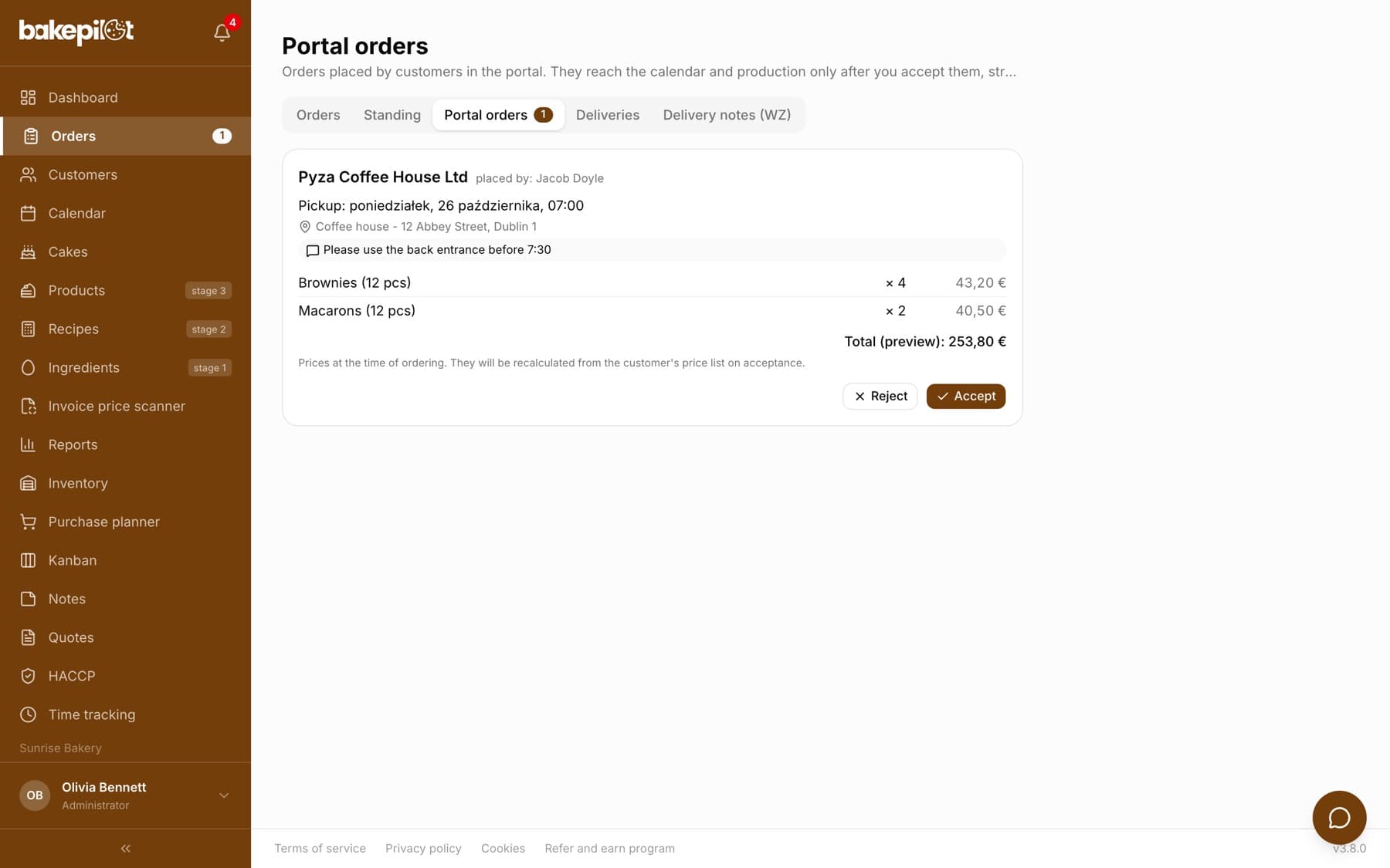 Portal orders screen in the panel: a counter of 1 next to Orders in the side menu, the Kawiarnia Pyza card, placed by: Jakub Duda, pickup Monday 19 October 07:00, delivery address, notes, four items, next to Sourdough bread 10.26 PLN crossed out and the new 10.89 PLN, a note that 1 item has a different price, the Reject and Accept buttons and the Recently processed section