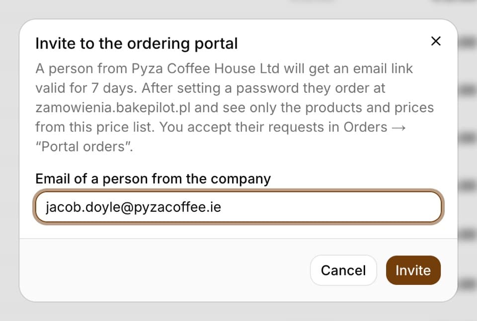 Invite to the ordering portal window explaining that a person from Kawiarnia Pyza will get a link valid for 7 days by email, the Email of a person from the company field with the address jakub.duda@kawiarniapyza.pl and the Cancel and Invite buttons