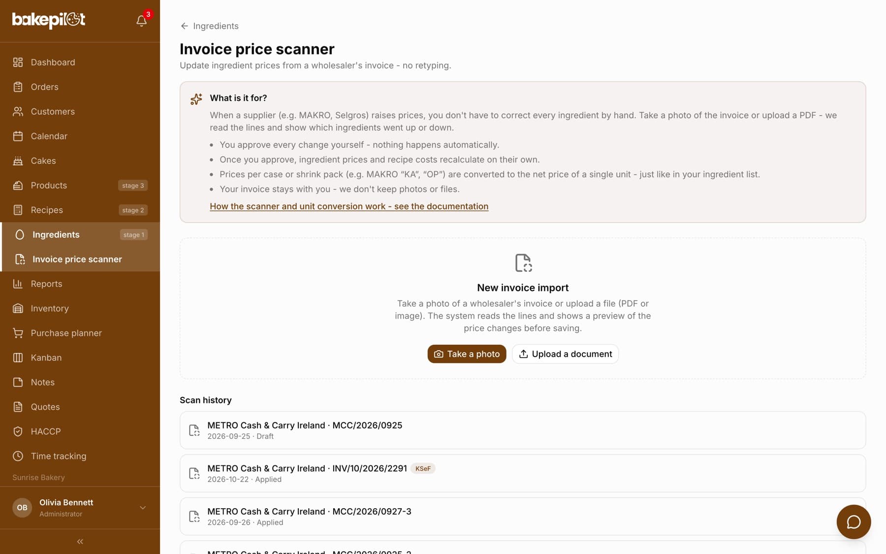 The Invoice price scanner page with the What is it for? box, the New invoice import field and the Scan history: a METRO invoice with the Draft status and earlier invoices with the Applied status