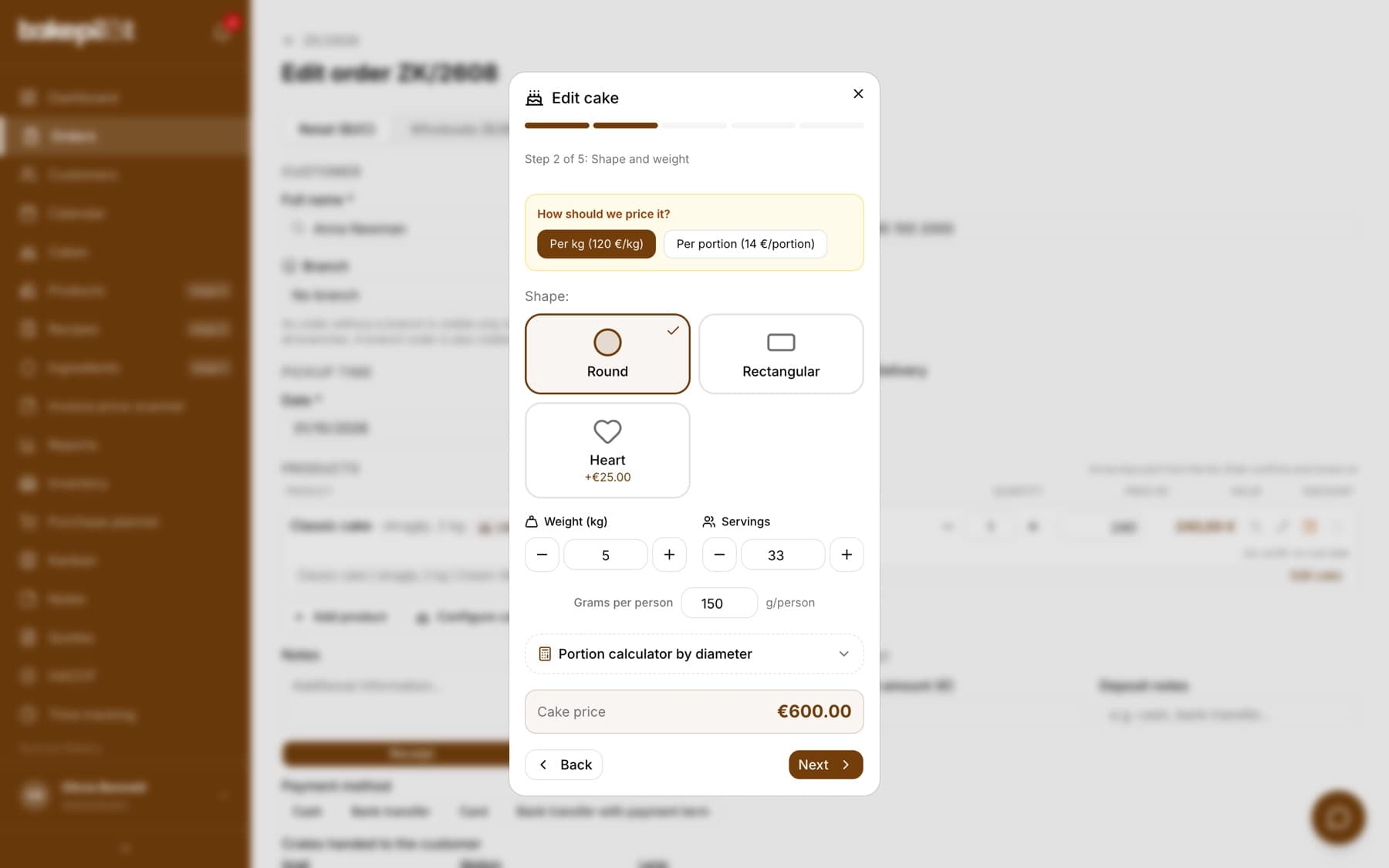 The “Edit cake” window over the order form: the “Shape and weight” step, Round shape, weight 5 kg, cake price 600 PLN